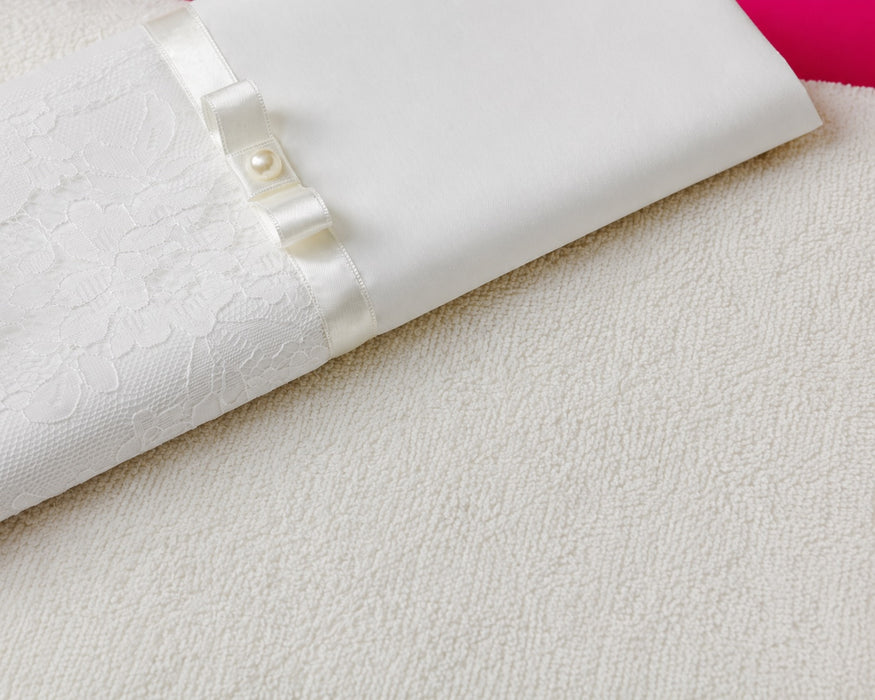 1 Piece - Girl's Oil Sheet- Beatrice